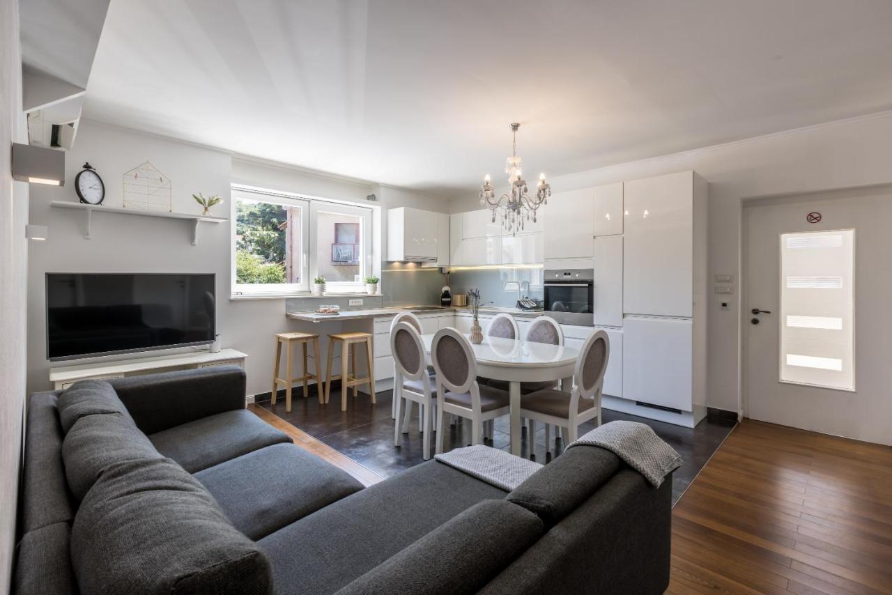 Central Park Apartment With Terrace Split Eksteriør bilde